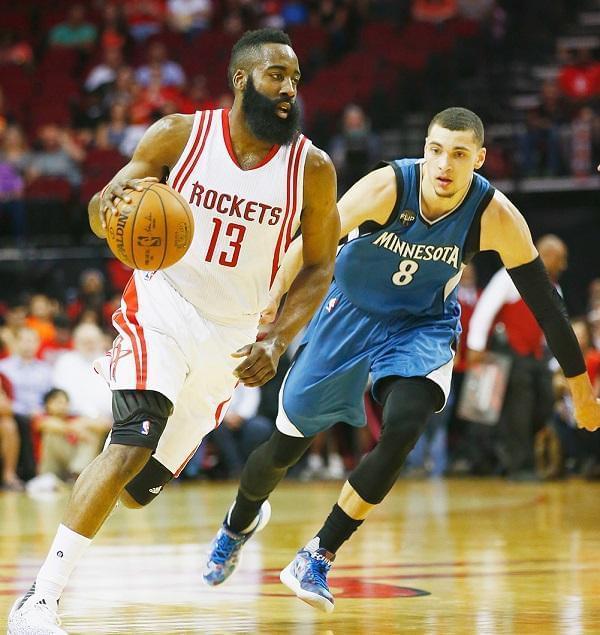 森林狼队员顽强拼搏,最终获得胜利 森林狼队员顽强拼搏,最终获得胜利